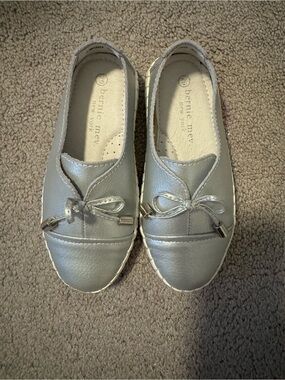 bernie mev. Kids Metallic Silver Bow Slip-On Moccasins